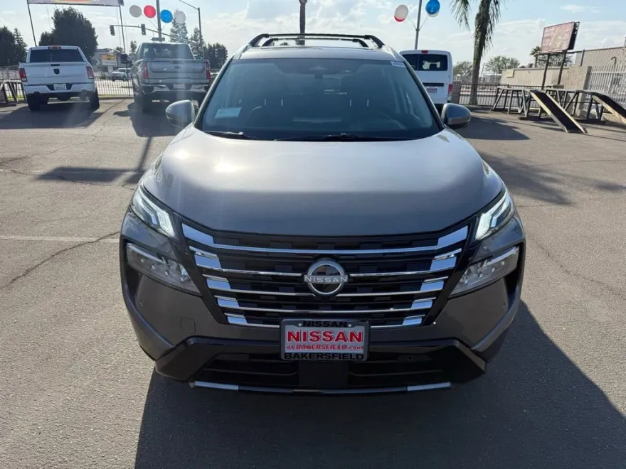 2026 Nissan Rogue Platinum photo 1