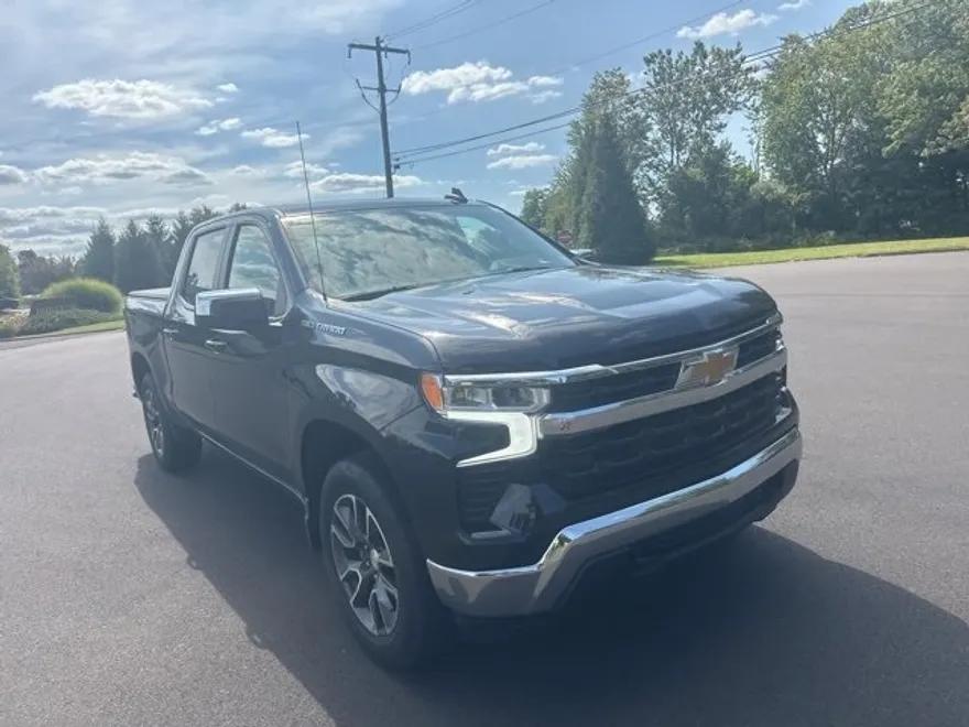 2022 Chevrolet Silverado 1500 LT photo 1