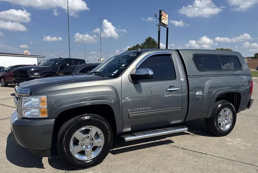 2011 Chevrolet Silverado 1500 LT photo 1