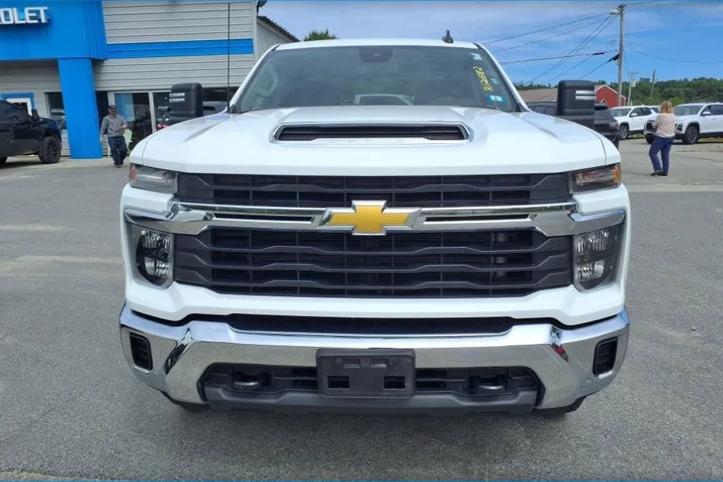 2024 Chevrolet Silverado 2500HD LT photo 1