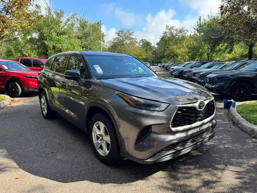 2022 Toyota Highlander L photo 1