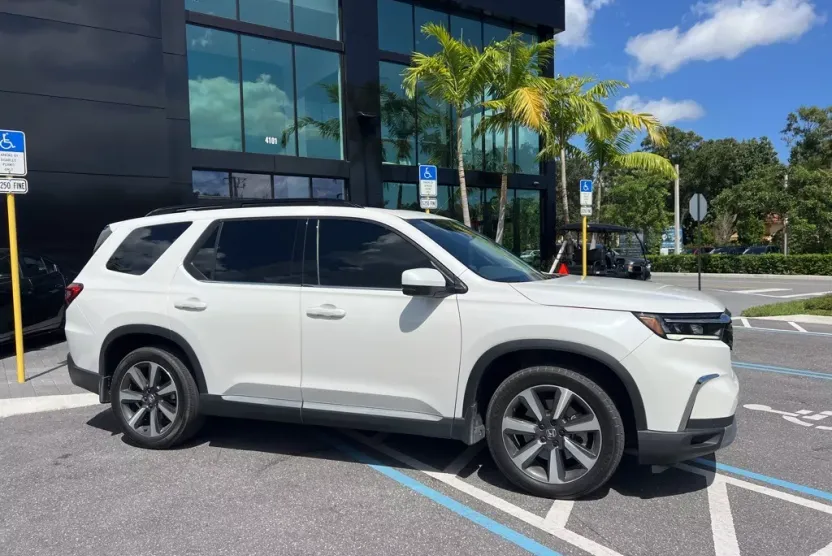 2023 Honda Pilot Touring photo 1