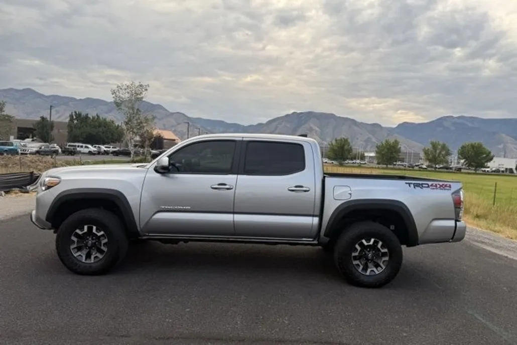2023 Toyota Tacoma TRD Off-Road photo 1