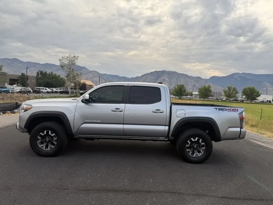 2023 Toyota Tacoma TRD Off-Road photo 1