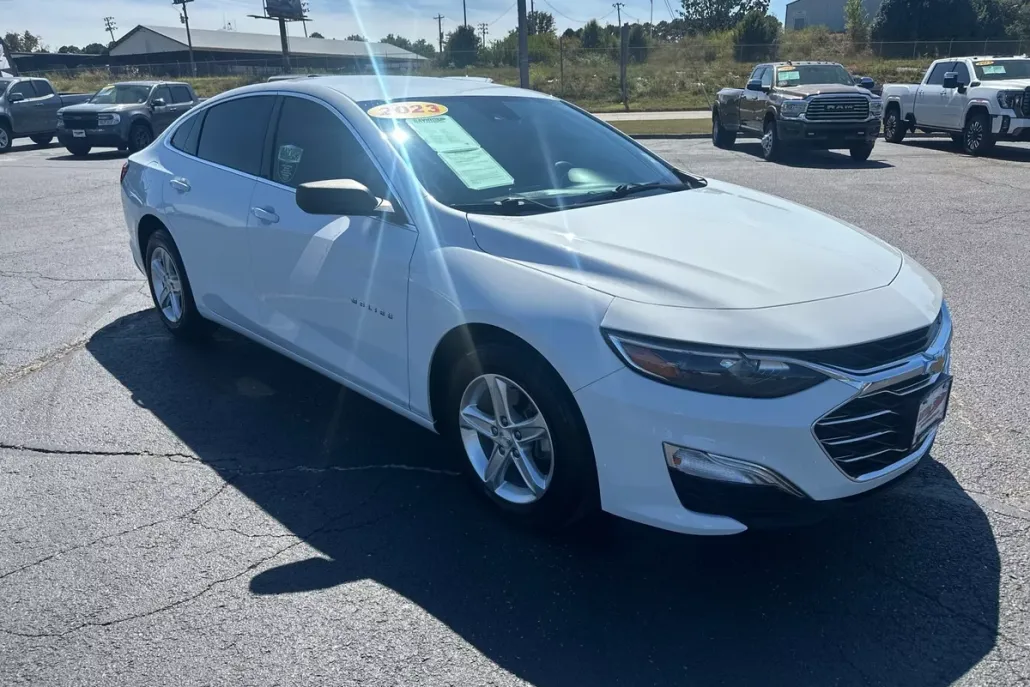 2023 Chevrolet Malibu LS photo 1
