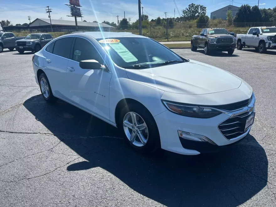 2023 Chevrolet Malibu LS photo 1
