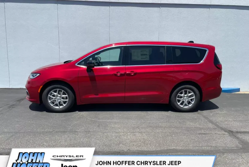 2025 Chrysler Pacifica photo 1