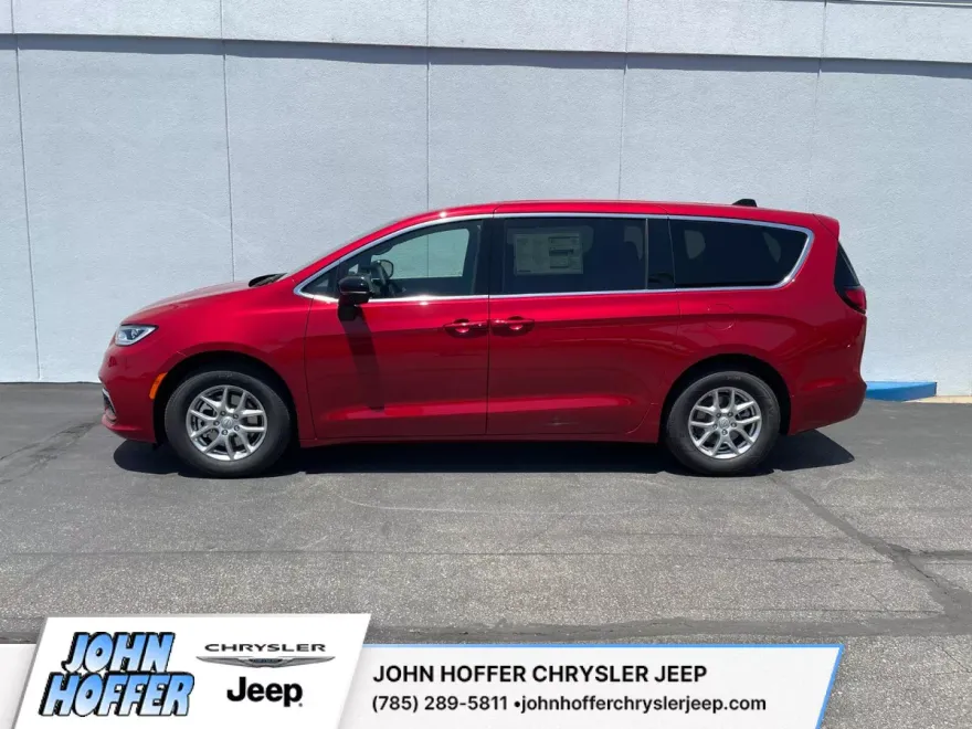 2025 Chrysler Pacifica photo 1