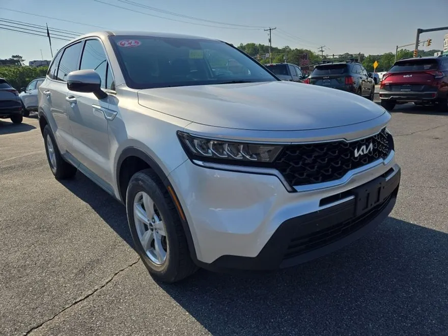 2022 Kia Sorento LX photo 1