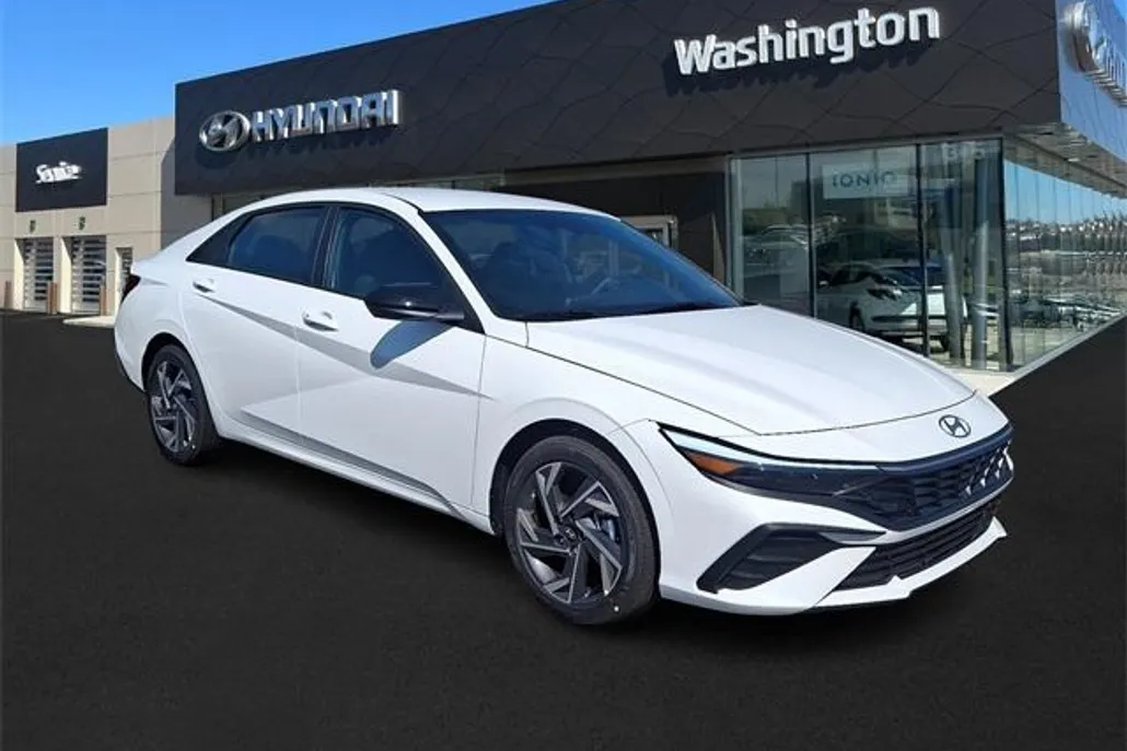 2025 Hyundai Elantra SEL Sport photo 1
