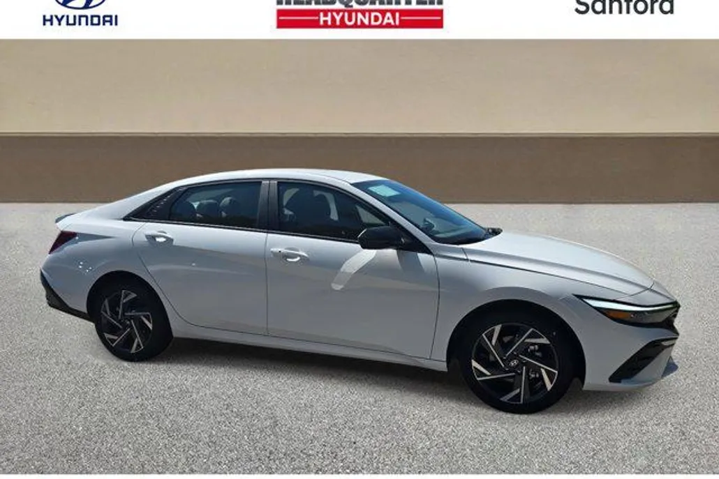 2025 Hyundai Elantra SEL Sport photo 1