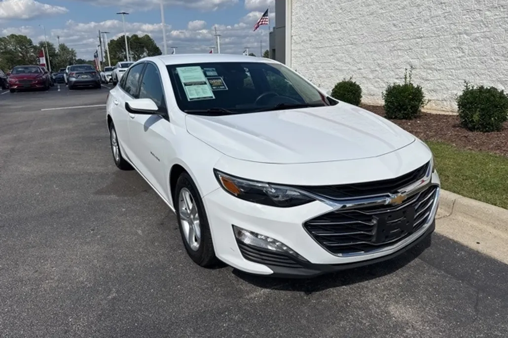 2024 Chevrolet Malibu 1LT photo 1