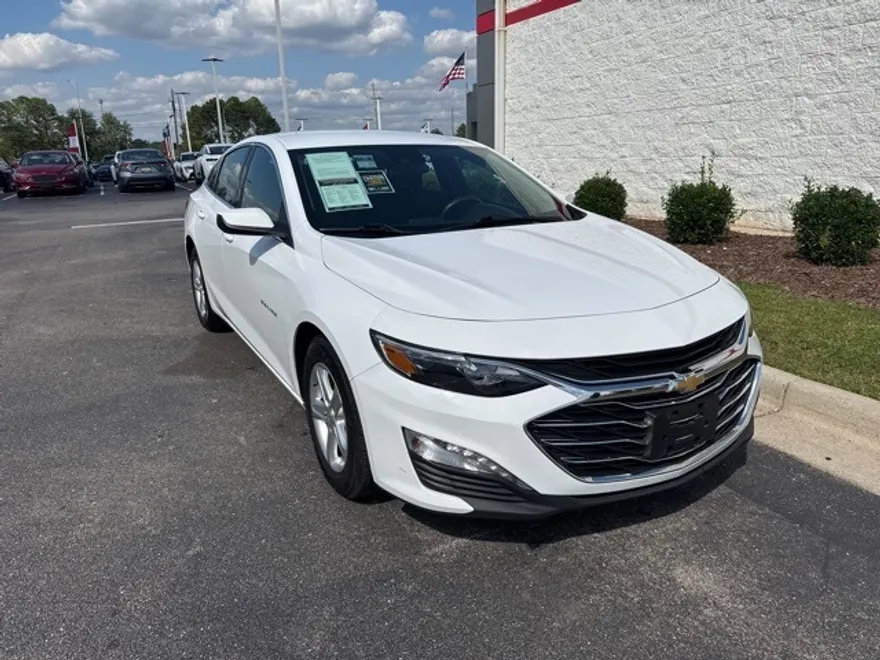 2024 Chevrolet Malibu 1LT photo 1