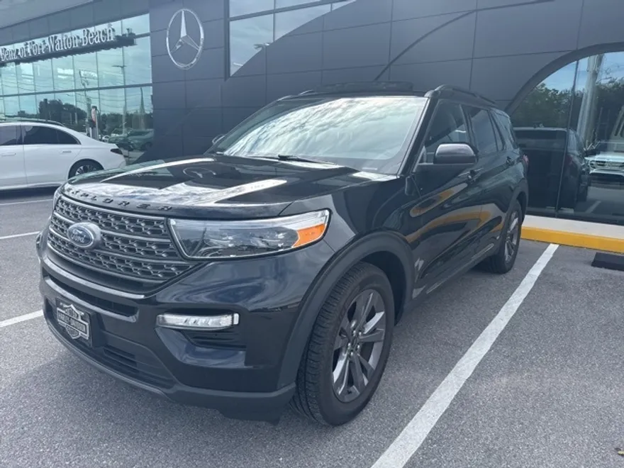 2023 Ford Explorer XLT photo 1