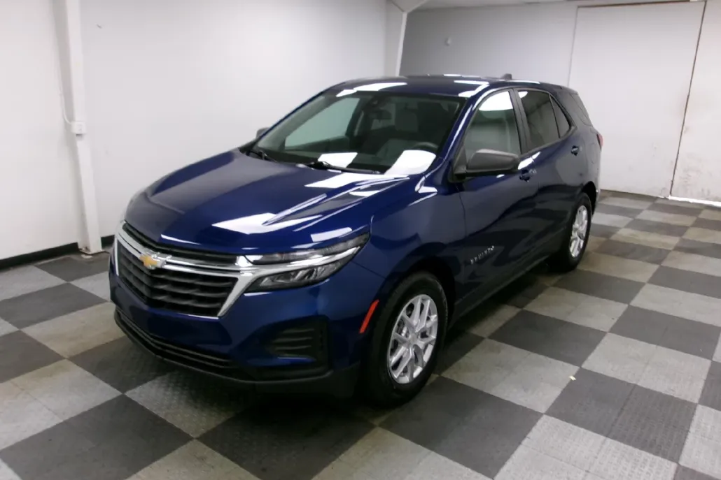 2022 Chevrolet Equinox LS photo 1