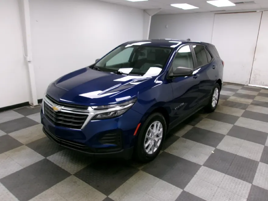 2022 Chevrolet Equinox LS photo 1