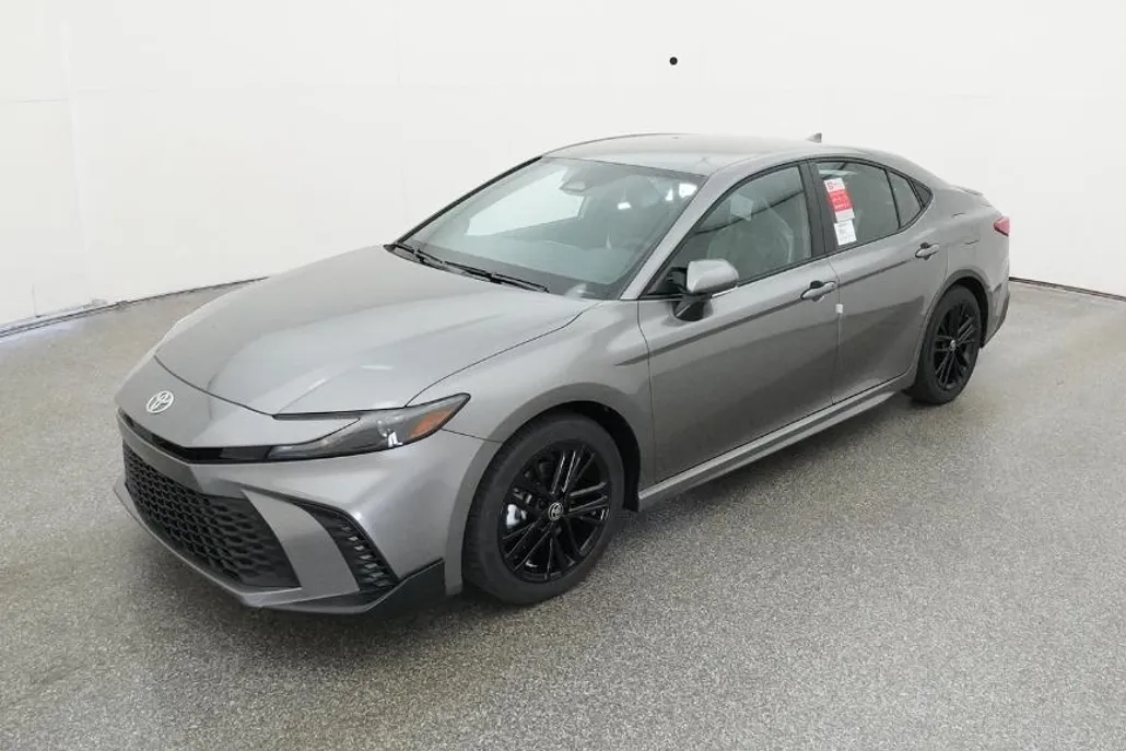 2026 Toyota Camry SE photo 1