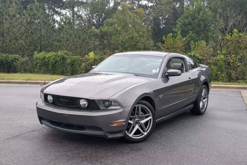 2010 Ford Mustang GT Premium photo 1