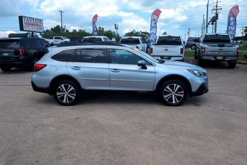 2018 Subaru Outback 2.5i Limited photo 1