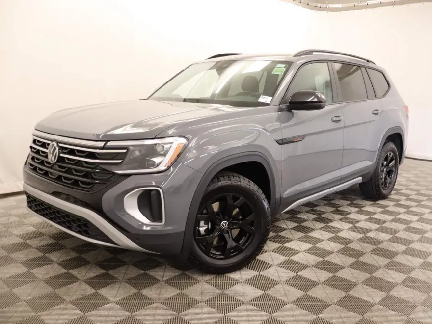 2026 Volkswagen Atlas Peak Edition SE photo 1