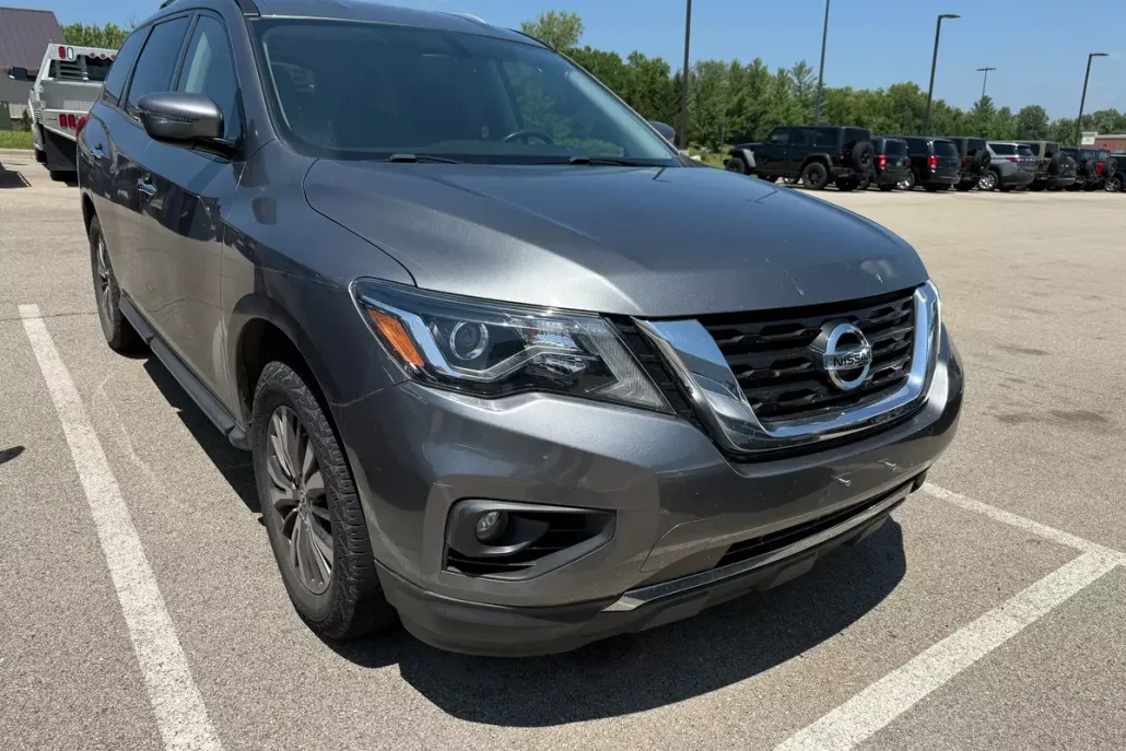 2018 Nissan Pathfinder SV 4x4 photo 1