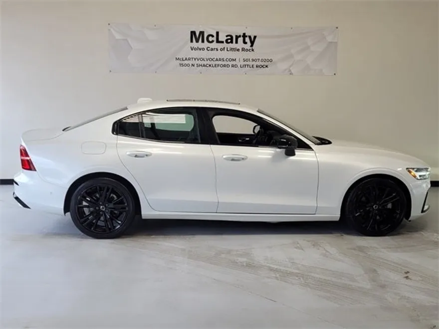 2024 Volvo S60 B5 Plus Black Edition photo 1