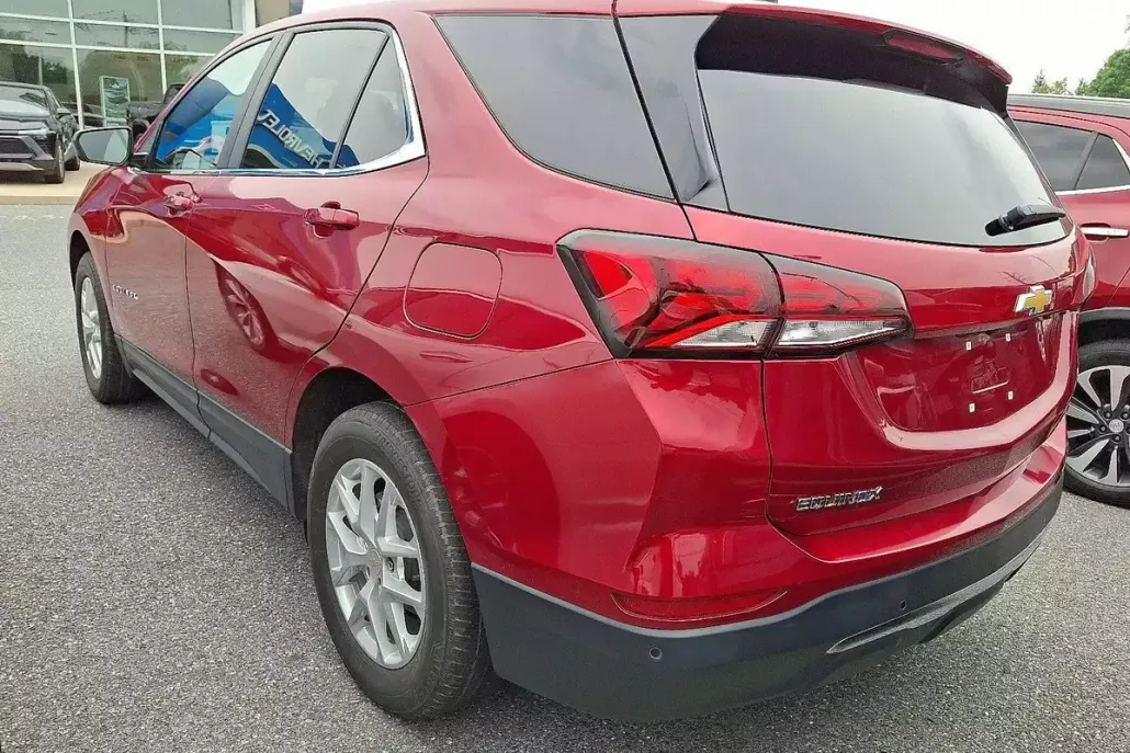 2023 Chevrolet Equinox LT photo 1