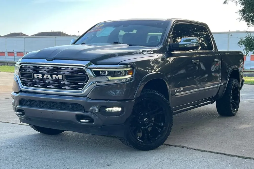 2022 Ram 1500 Limited photo 1