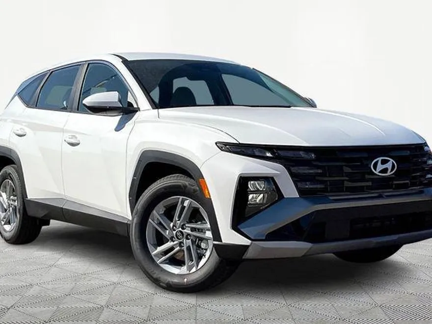 2025 Hyundai Tucson SE photo 1