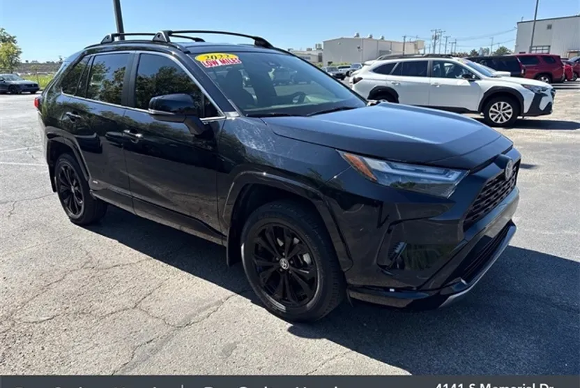 2022 Toyota RAV4 Hybrid SE photo 1