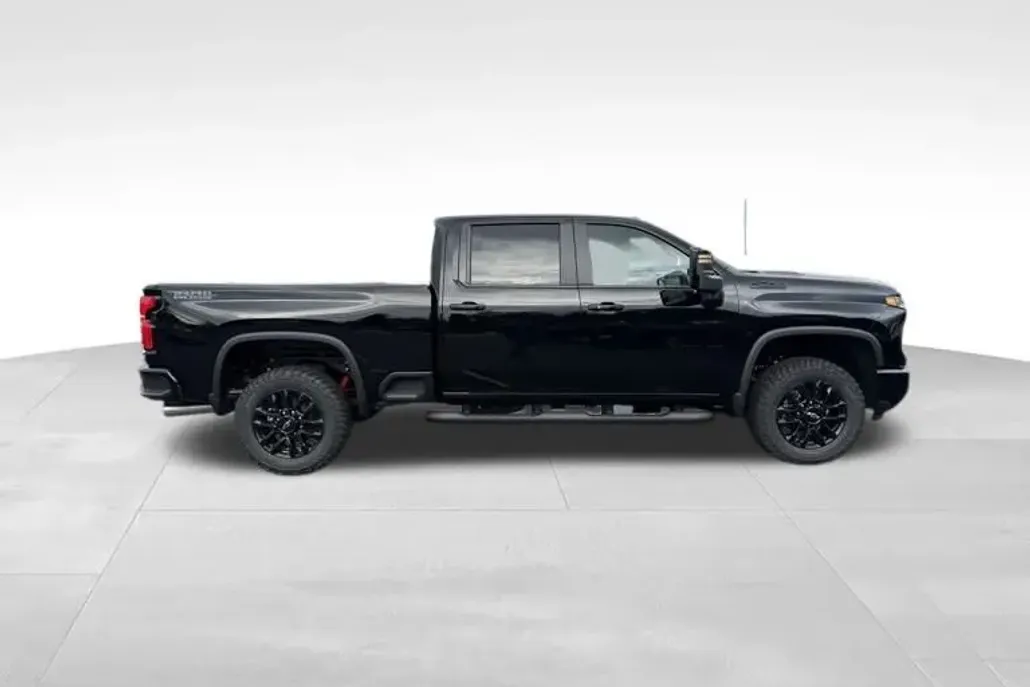 2026 Chevrolet Silverado 3500HD LT photo 1