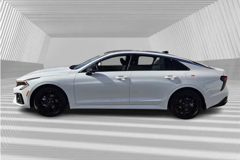 2026 Kia K5 GT-Line photo 1