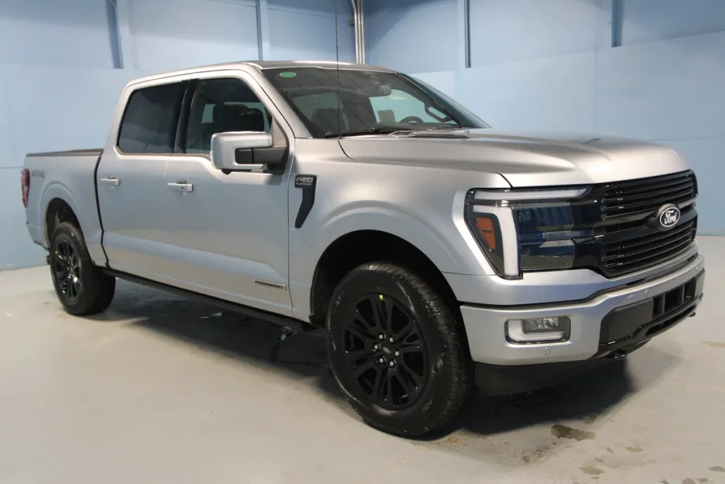 2025 Ford F-150 Platinum photo 1