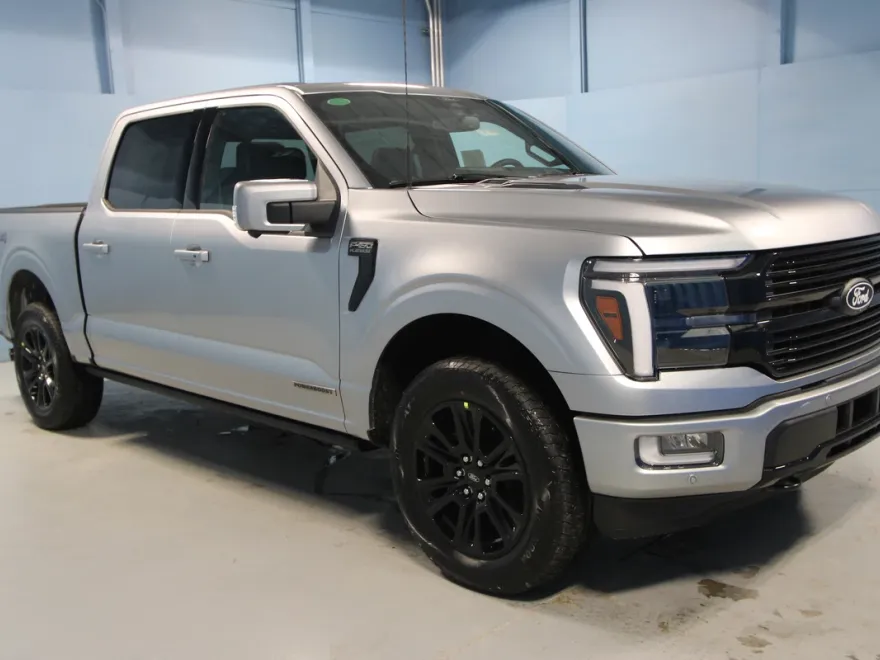 2025 Ford F-150 Platinum photo 1