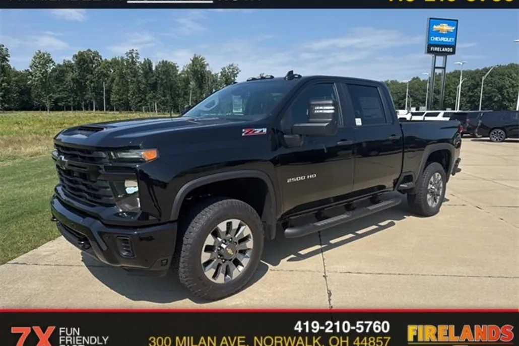 2025 Chevrolet Silverado 2500HD Custom photo 1