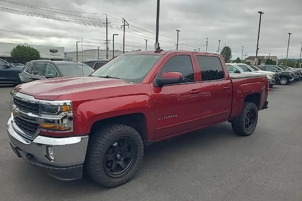 2018 Chevrolet Silverado 1500 LT photo 1