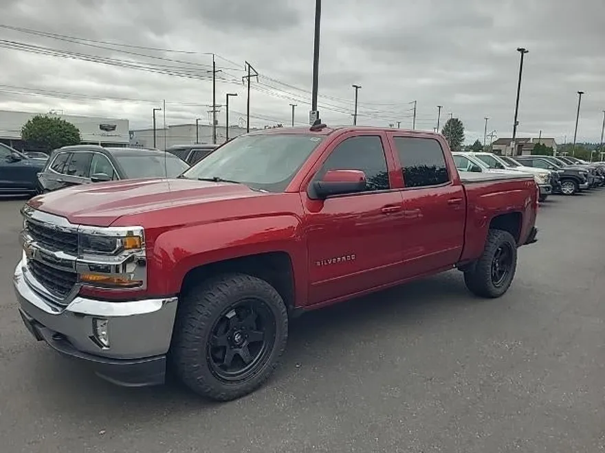 2018 Chevrolet Silverado 1500 LT photo 1