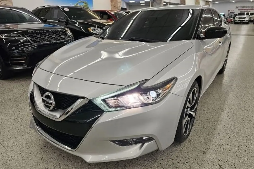 2017 Nissan Maxima S photo 1