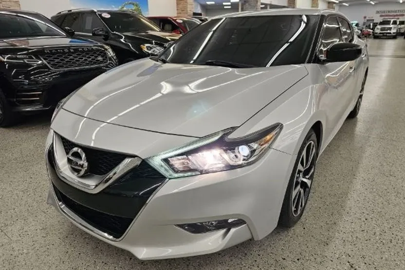 2017 Nissan Maxima S photo 1