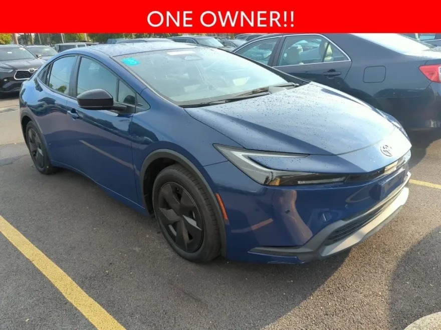 2023 Toyota Prius LE photo 1