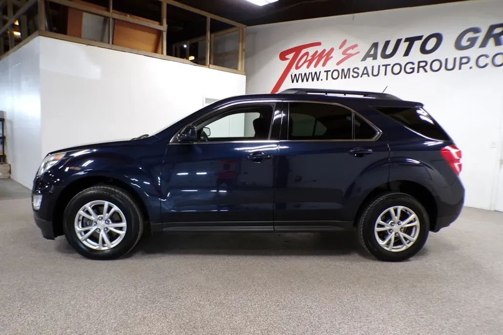 2017 Chevrolet Equinox LT photo 1