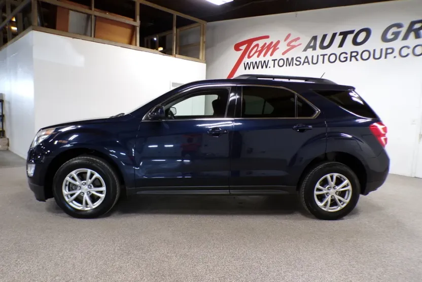 2017 Chevrolet Equinox LT photo 1