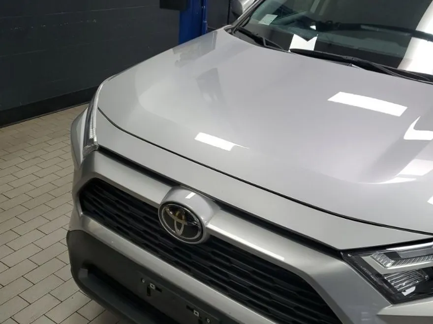 2022 Toyota RAV4 XLE photo 1