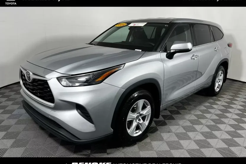 2022 Toyota Highlander L photo 1