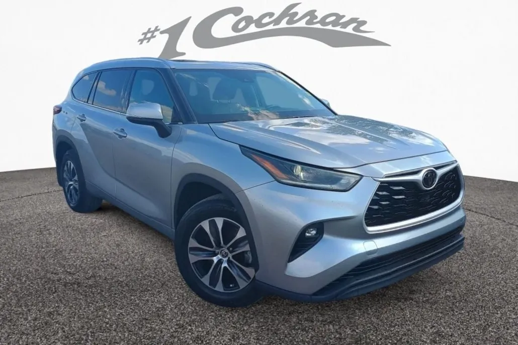2021 Toyota Highlander XLE photo 1