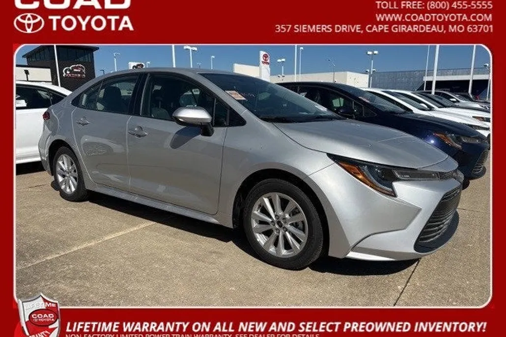 2025 Toyota Corolla LE photo 1