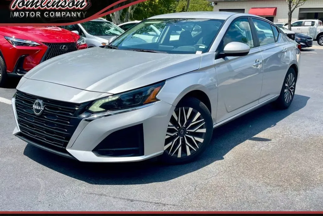 2023 Nissan Altima 2.5 SV photo 1