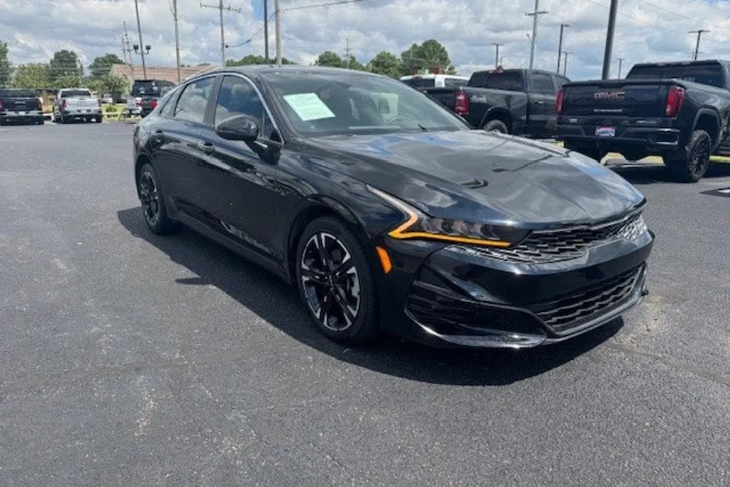 2022 Kia K5 GT-Line photo 1