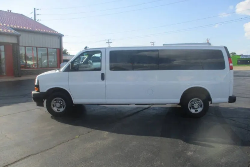 2022 Chevrolet Express LS 3500 photo 1