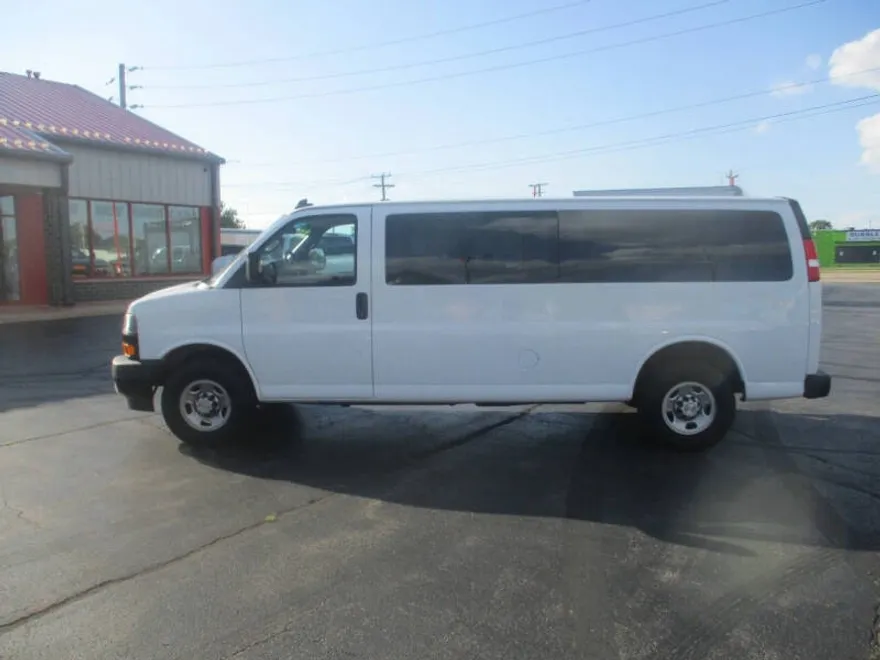 2022 Chevrolet Express LS 3500 photo 1